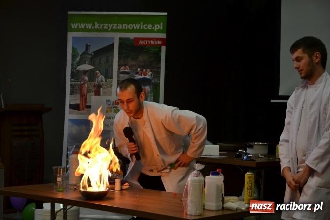 Zdjęcie w galerii na portalu naszraciborz.pl: Gazowy zawrót głowy – zajęcia w ramach Krzyżanowickiego Uniwersytetu Dziecięcego  wiadomości z regionu