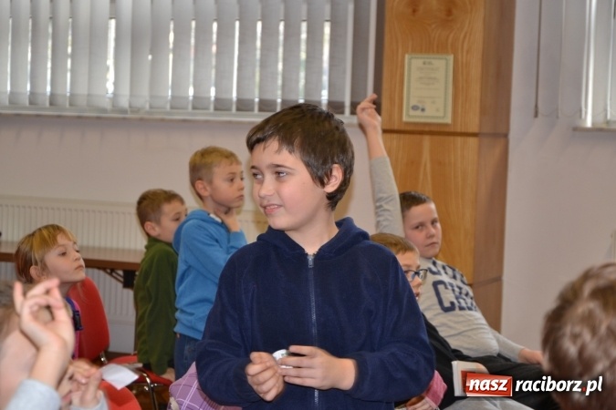 Zdjęcie w galerii na portalu naszraciborz.pl: Gazowy zawrót głowy – zajęcia w ramach Krzyżanowickiego Uniwersytetu Dziecięcego  wiadomości z regionu