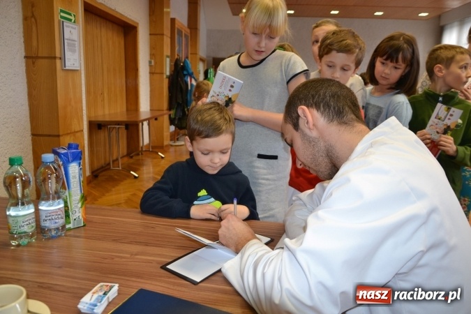 Zdjęcie w galerii na portalu naszraciborz.pl: Gazowy zawrót głowy – zajęcia w ramach Krzyżanowickiego Uniwersytetu Dziecięcego  wiadomości z regionu
