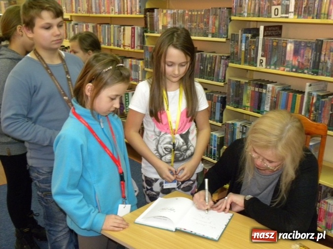 Zdjęcie w galerii na portalu naszraciborz.pl: Ferie z biblioteką: spotkanie z pisarką Beatą Ostrowicką wiadomości z regionu