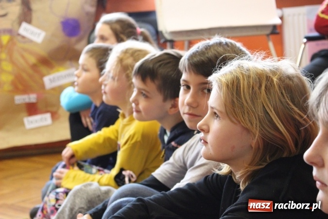 Zdjęcie w galerii na portalu naszraciborz.pl: Policja w domu kultury! Rozmowy o bezpieczeństwie w GCK w Nędzy wiadomości z regionu