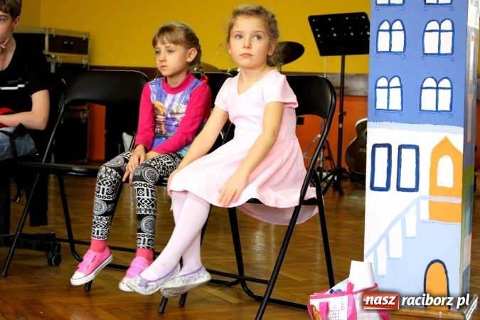 Zdjęcie w galerii na portalu naszraciborz.pl: Policja w domu kultury! Rozmowy o bezpieczeństwie w GCK w Nędzy wiadomości z regionu