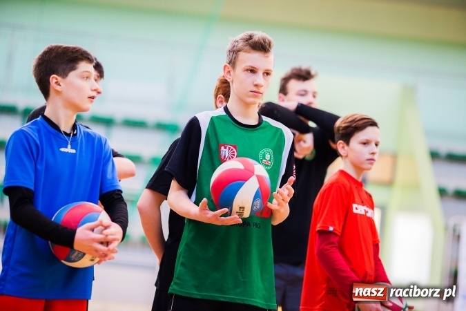 Zdjęcie w galerii na portalu naszraciborz.pl: Turniej dwójek siatkarskich w Arenie Rafako i MOS-ie wiadomości z regionu