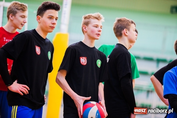 Zdjęcie w galerii na portalu naszraciborz.pl: Turniej dwójek siatkarskich w Arenie Rafako i MOS-ie wiadomości z regionu