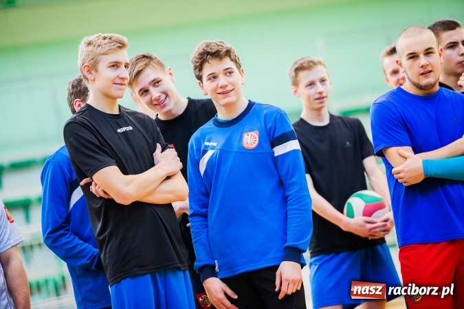 Zdjęcie w galerii na portalu naszraciborz.pl: Turniej dwójek siatkarskich w Arenie Rafako i MOS-ie wiadomości z regionu