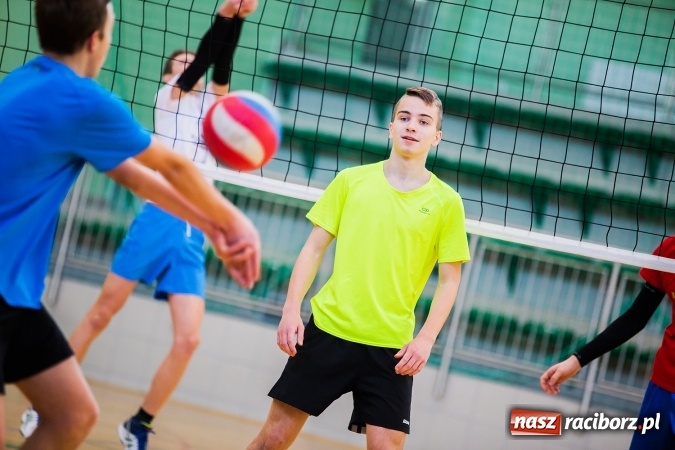 Zdjęcie w galerii na portalu naszraciborz.pl: Turniej dwójek siatkarskich w Arenie Rafako i MOS-ie wiadomości z regionu