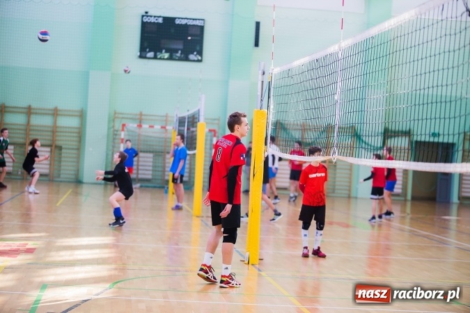 Zdjęcie w galerii na portalu naszraciborz.pl: Turniej dwójek siatkarskich w Arenie Rafako i MOS-ie wiadomości z regionu