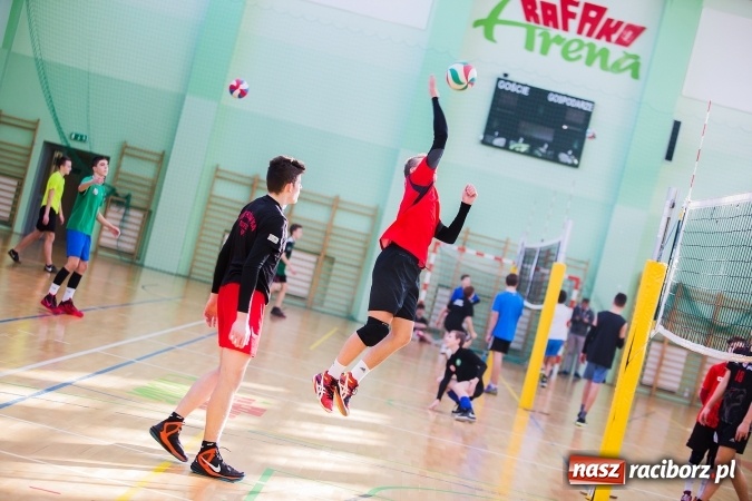 Zdjęcie w galerii na portalu naszraciborz.pl: Turniej dwójek siatkarskich w Arenie Rafako i MOS-ie wiadomości z regionu