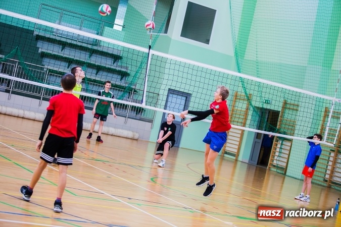 Zdjęcie w galerii na portalu naszraciborz.pl: Turniej dwójek siatkarskich w Arenie Rafako i MOS-ie wiadomości z regionu