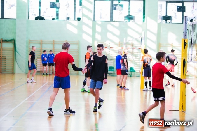 Zdjęcie w galerii na portalu naszraciborz.pl: Turniej dwójek siatkarskich w Arenie Rafako i MOS-ie wiadomości z regionu