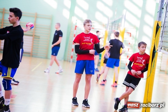 Zdjęcie w galerii na portalu naszraciborz.pl: Turniej dwójek siatkarskich w Arenie Rafako i MOS-ie wiadomości z regionu