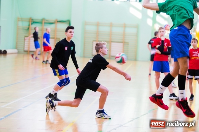 Zdjęcie w galerii na portalu naszraciborz.pl: Turniej dwójek siatkarskich w Arenie Rafako i MOS-ie wiadomości z regionu