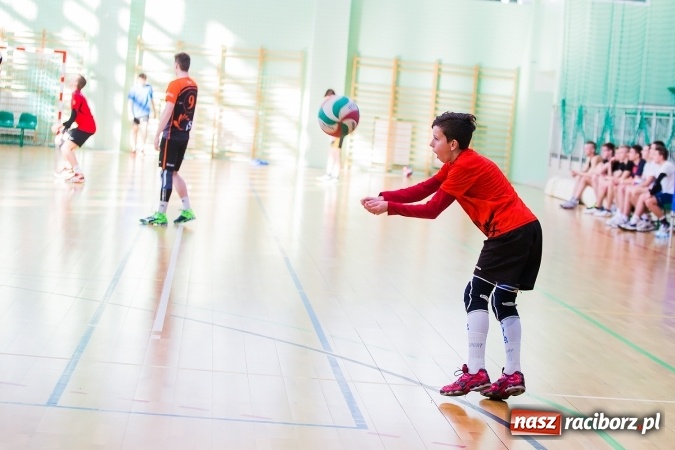 Zdjęcie w galerii na portalu naszraciborz.pl: Turniej dwójek siatkarskich w Arenie Rafako i MOS-ie wiadomości z regionu