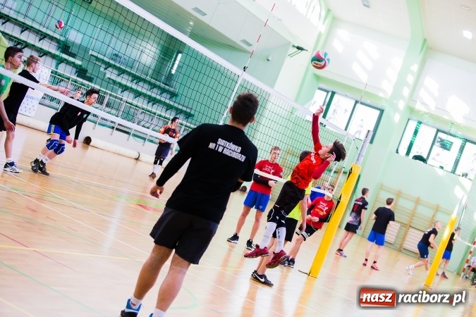 Zdjęcie w galerii na portalu naszraciborz.pl: Turniej dwójek siatkarskich w Arenie Rafako i MOS-ie wiadomości z regionu