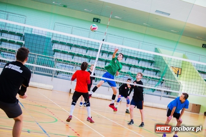 Zdjęcie w galerii na portalu naszraciborz.pl: Turniej dwójek siatkarskich w Arenie Rafako i MOS-ie wiadomości z regionu