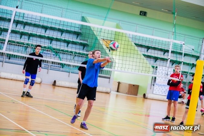 Zdjęcie w galerii na portalu naszraciborz.pl: Turniej dwójek siatkarskich w Arenie Rafako i MOS-ie wiadomości z regionu