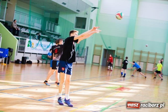 Zdjęcie w galerii na portalu naszraciborz.pl: Turniej dwójek siatkarskich w Arenie Rafako i MOS-ie wiadomości z regionu