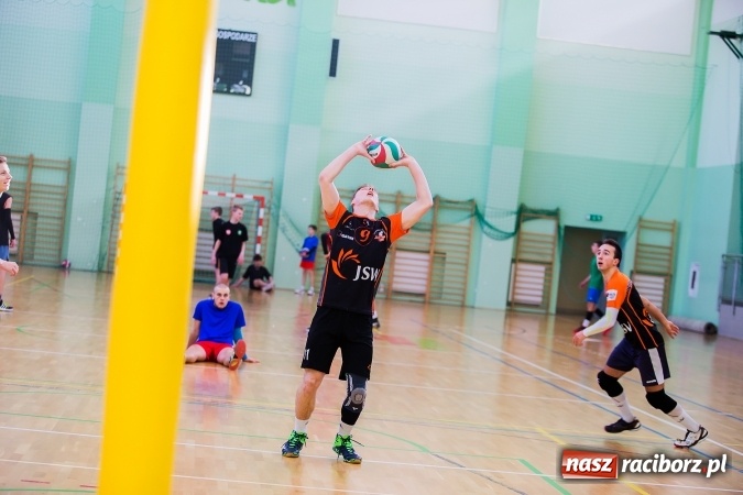 Zdjęcie w galerii na portalu naszraciborz.pl: Turniej dwójek siatkarskich w Arenie Rafako i MOS-ie wiadomości z regionu