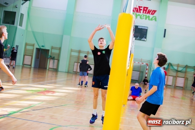 Zdjęcie w galerii na portalu naszraciborz.pl: Turniej dwójek siatkarskich w Arenie Rafako i MOS-ie wiadomości z regionu