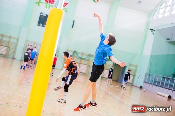 Zdjęcie w galerii na portalu naszraciborz.pl: Turniej dwójek siatkarskich w Arenie Rafako i MOS-ie wiadomości z regionu