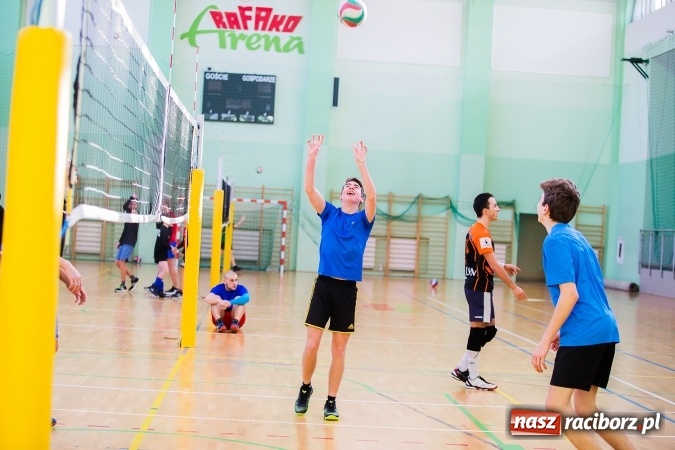 Zdjęcie w galerii na portalu naszraciborz.pl: Turniej dwójek siatkarskich w Arenie Rafako i MOS-ie wiadomości z regionu
