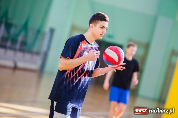 Zdjęcie w galerii na portalu naszraciborz.pl: Turniej dwójek siatkarskich w Arenie Rafako i MOS-ie wiadomości z regionu