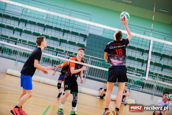 Zdjęcie w galerii na portalu naszraciborz.pl: Turniej dwójek siatkarskich w Arenie Rafako i MOS-ie wiadomości z regionu
