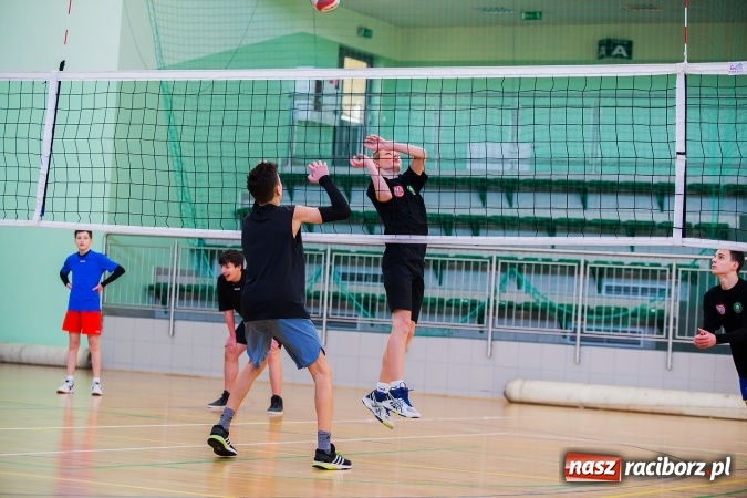 Zdjęcie w galerii na portalu naszraciborz.pl: Turniej dwójek siatkarskich w Arenie Rafako i MOS-ie wiadomości z regionu