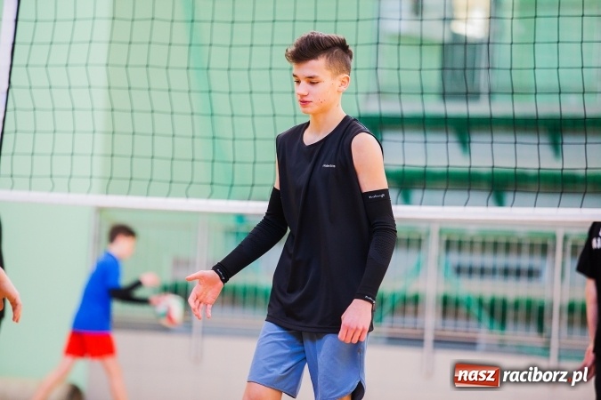 Zdjęcie w galerii na portalu naszraciborz.pl: Turniej dwójek siatkarskich w Arenie Rafako i MOS-ie wiadomości z regionu