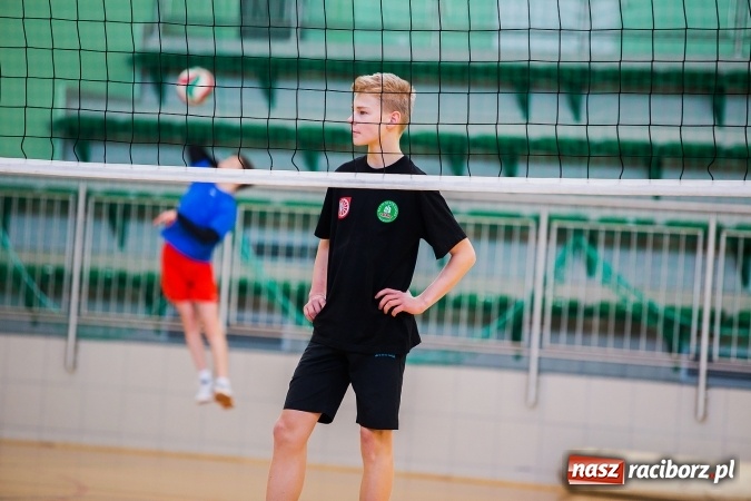 Zdjęcie w galerii na portalu naszraciborz.pl: Turniej dwójek siatkarskich w Arenie Rafako i MOS-ie wiadomości z regionu