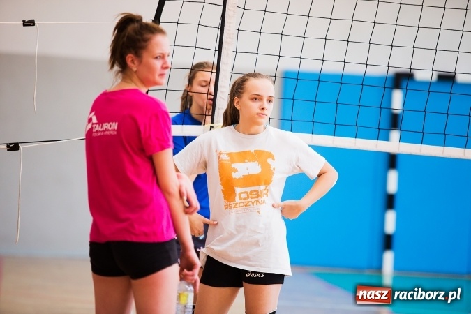 Zdjęcie w galerii na portalu naszraciborz.pl: Turniej dwójek siatkarskich w Arenie Rafako i MOS-ie wiadomości z regionu