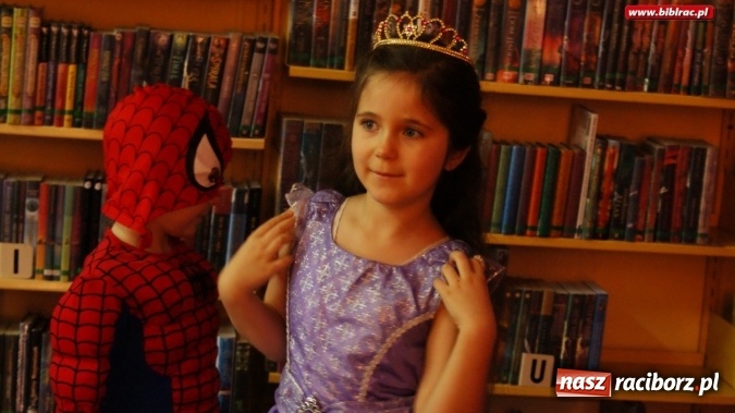 Zdjęcie w galerii na portalu naszraciborz.pl: Niech żyje bal!, czyli finałowe spotkanie w ramach Ferii z biblioteką wiadomości z regionu