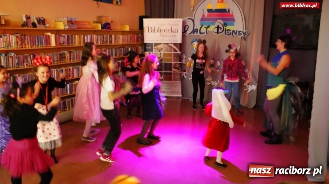 Zdjęcie w galerii na portalu naszraciborz.pl: Niech żyje bal!, czyli finałowe spotkanie w ramach Ferii z biblioteką wiadomości z regionu