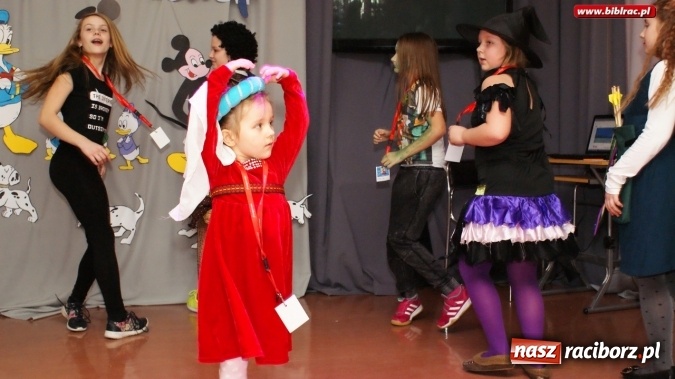 Zdjęcie w galerii na portalu naszraciborz.pl: Niech żyje bal!, czyli finałowe spotkanie w ramach Ferii z biblioteką wiadomości z regionu