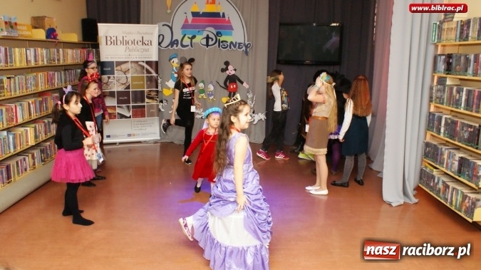 Zdjęcie w galerii na portalu naszraciborz.pl: Niech żyje bal!, czyli finałowe spotkanie w ramach Ferii z biblioteką wiadomości z regionu