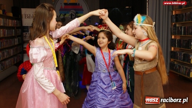 Zdjęcie w galerii na portalu naszraciborz.pl: Niech żyje bal!, czyli finałowe spotkanie w ramach Ferii z biblioteką wiadomości z regionu