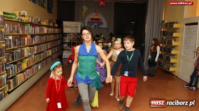 Zdjęcie w galerii na portalu naszraciborz.pl: Niech żyje bal!, czyli finałowe spotkanie w ramach Ferii z biblioteką wiadomości z regionu