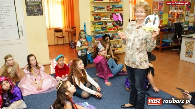 Zdjęcie w galerii na portalu naszraciborz.pl: Niech żyje bal!, czyli finałowe spotkanie w ramach Ferii z biblioteką wiadomości z regionu