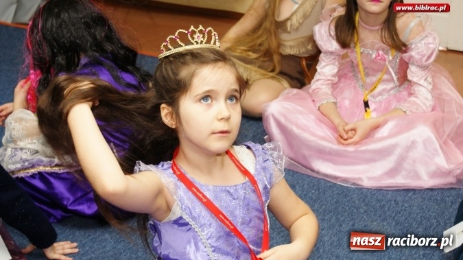 Zdjęcie w galerii na portalu naszraciborz.pl: Niech żyje bal!, czyli finałowe spotkanie w ramach Ferii z biblioteką wiadomości z regionu