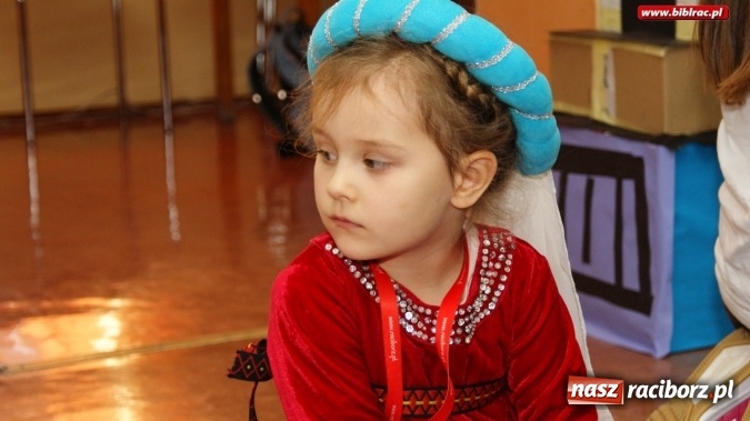 Zdjęcie w galerii na portalu naszraciborz.pl: Niech żyje bal!, czyli finałowe spotkanie w ramach Ferii z biblioteką wiadomości z regionu