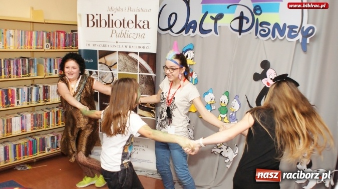 Zdjęcie w galerii na portalu naszraciborz.pl: Niech żyje bal!, czyli finałowe spotkanie w ramach Ferii z biblioteką wiadomości z regionu