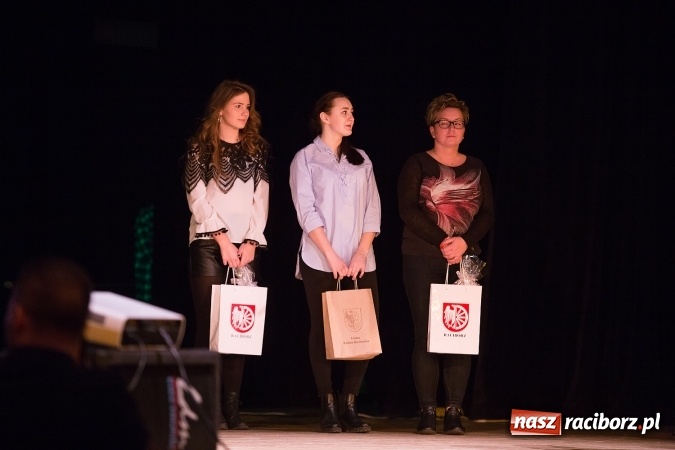 Zdjęcie w galerii na portalu naszraciborz.pl: Gala Szlachetnej Paczki w Raciborskim Centrum Kultury wiadomości z regionu