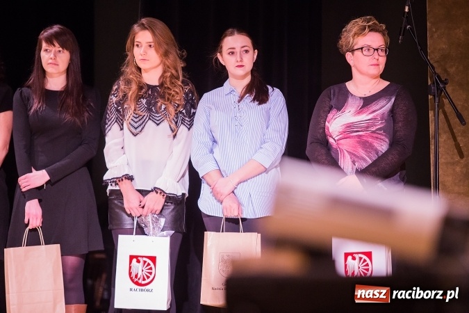 Zdjęcie w galerii na portalu naszraciborz.pl: Gala Szlachetnej Paczki w Raciborskim Centrum Kultury wiadomości z regionu