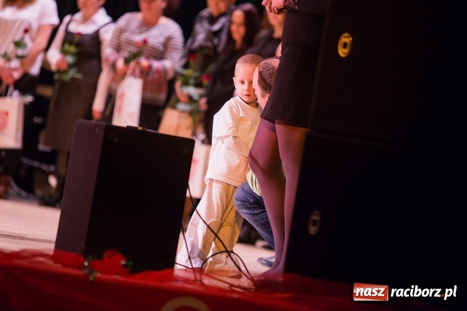Zdjęcie w galerii na portalu naszraciborz.pl: Gala Szlachetnej Paczki w Raciborskim Centrum Kultury wiadomości z regionu