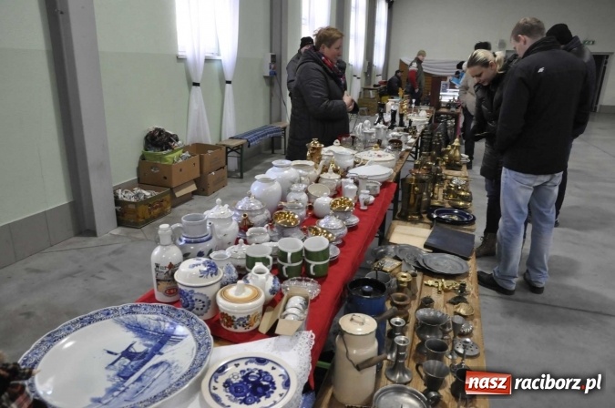 Zdjęcie w galerii na portalu naszraciborz.pl: Ruszył targ staroci w Pietrowicach Wielkich  wiadomości z regionu