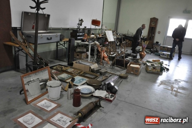 Zdjęcie w galerii na portalu naszraciborz.pl: Ruszył targ staroci w Pietrowicach Wielkich  wiadomości z regionu