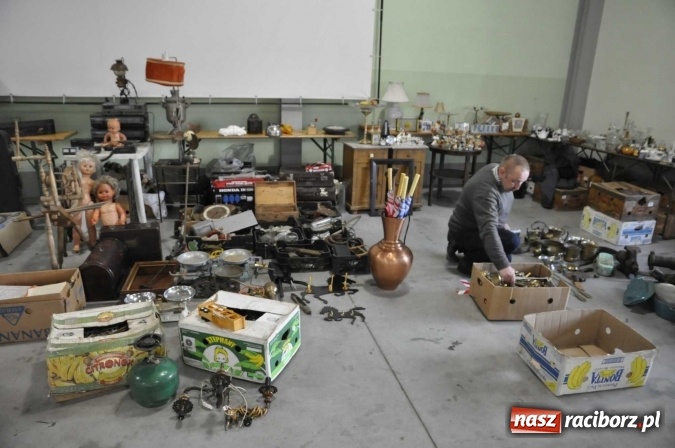 Zdjęcie w galerii na portalu naszraciborz.pl: Ruszył targ staroci w Pietrowicach Wielkich  wiadomości z regionu