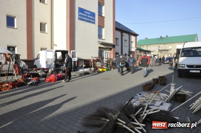 Zdjęcie w galerii na portalu naszraciborz.pl: Ruszył targ staroci w Pietrowicach Wielkich  wiadomości z regionu
