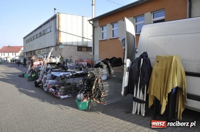 Zdjęcie w galerii na portalu naszraciborz.pl: Ruszył targ staroci w Pietrowicach Wielkich  wiadomości z regionu