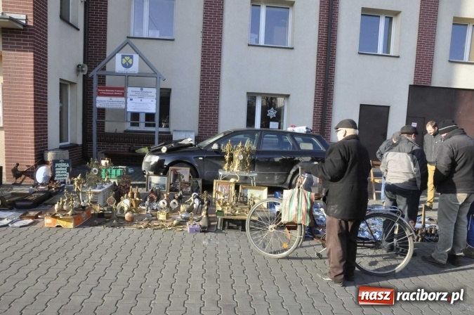 Zdjęcie w galerii na portalu naszraciborz.pl: Ruszył targ staroci w Pietrowicach Wielkich  wiadomości z regionu